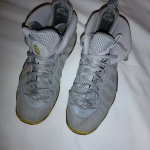 Nike Kids Sneakers in Gray and Gold